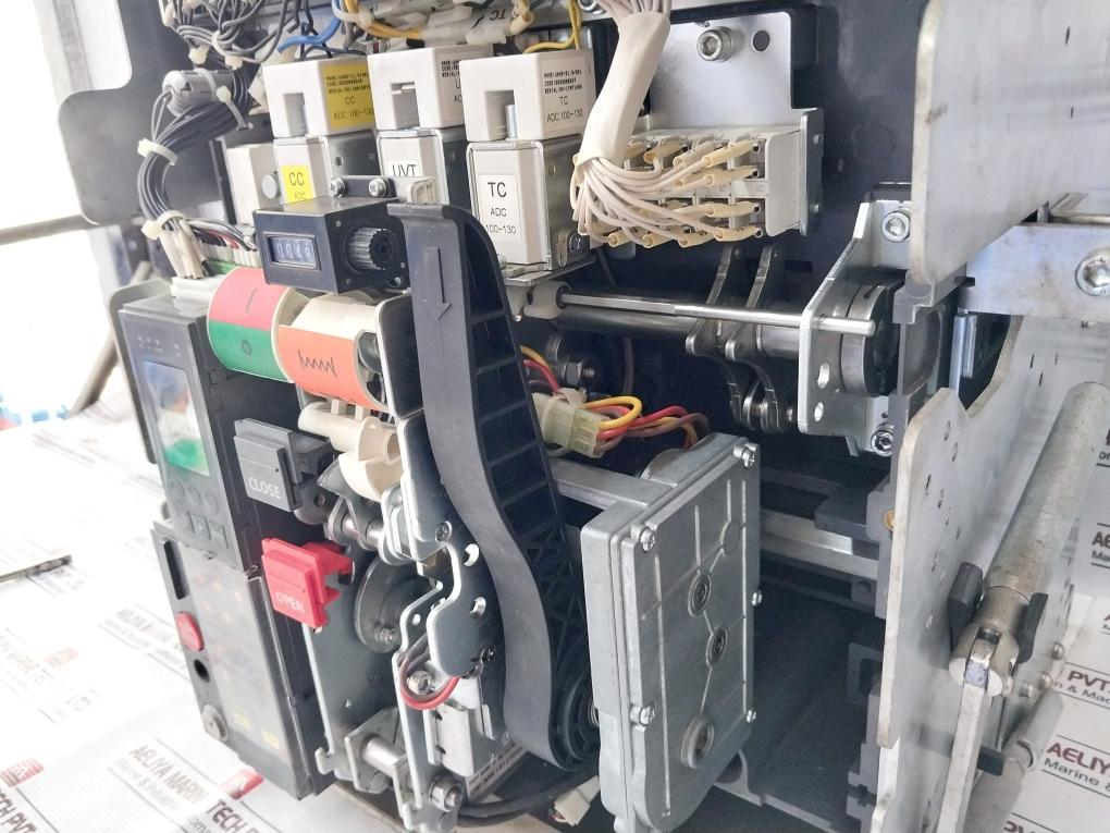 Hyundai Electric Uan25b3b Air Circuit Breaker 3 Pole 2500a 12kv 1000v