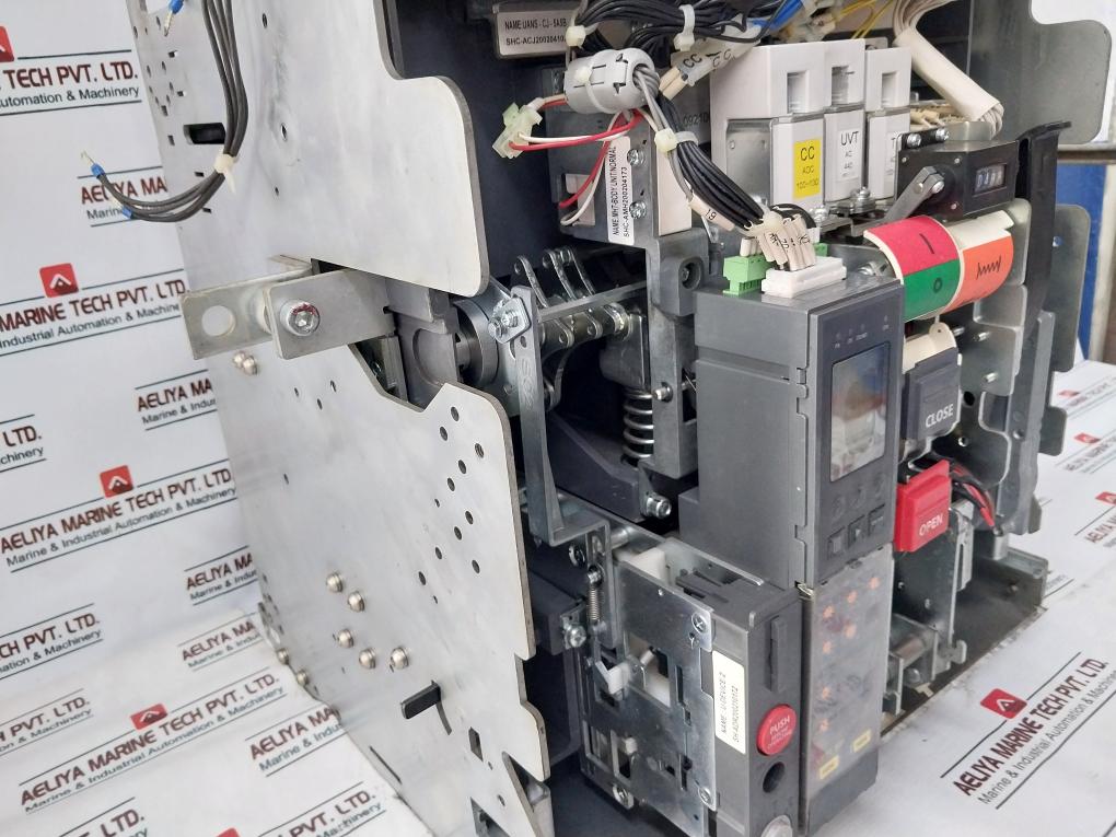 Hyundai Electric Uan25b3b Air Circuit Breaker 3 Pole 2500a 12kv 1000v