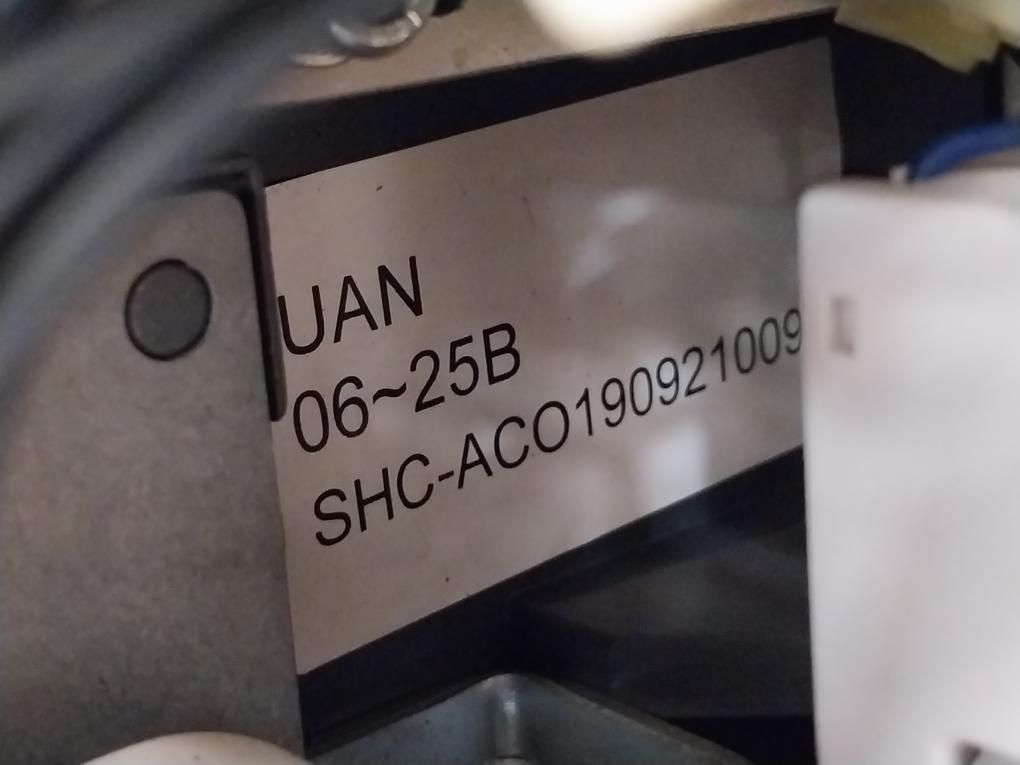 Hyundai Electric Uan25b3b Air Circuit Breaker 3 Pole 2500a 12kv 1000v