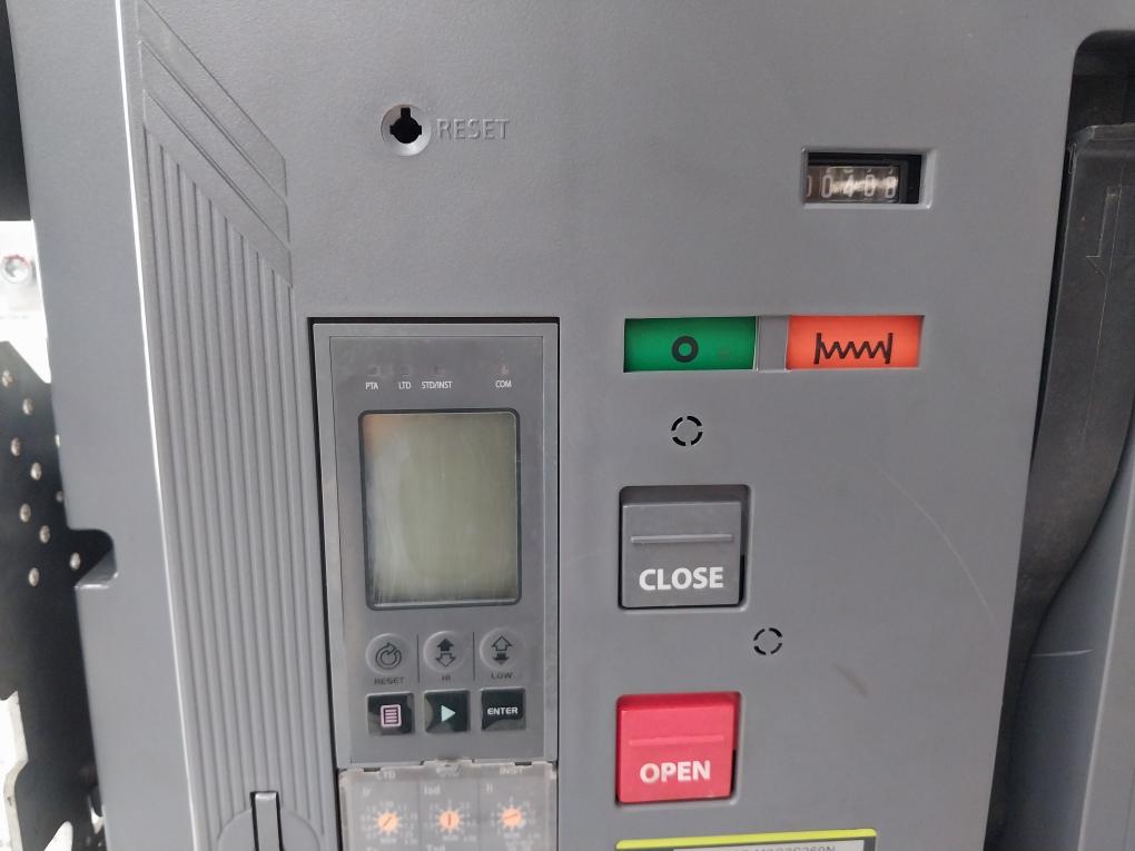 Hyundai Electric Uan25b3b Air Circuit Breaker 3 Pole 2500a 12kv 1000v