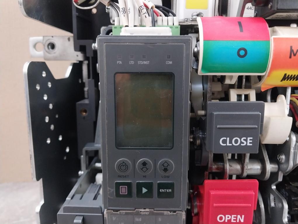 Hyundai Uan16A3B M1C1S168T 3-pole Air Circuit Breaker 12Kv 1000V 50/60Hz