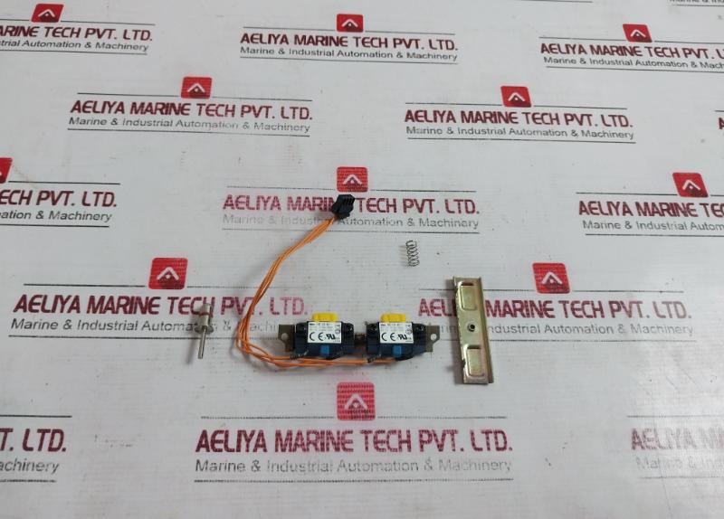 Idec He1B-m1 Safety Enabling Switch Ac-15 0.75A/250V