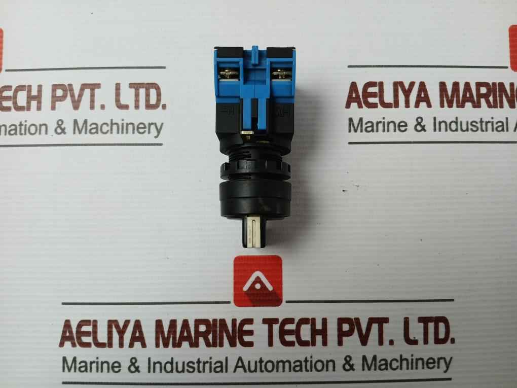 Idec Hw-g10 Selector Switch With A Contact Block Hw-cb20, 600V 10A