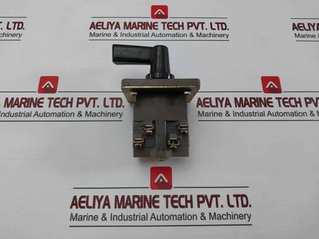 Idec Izumi Cs-10 Rotary Cam Switch 600V 10A