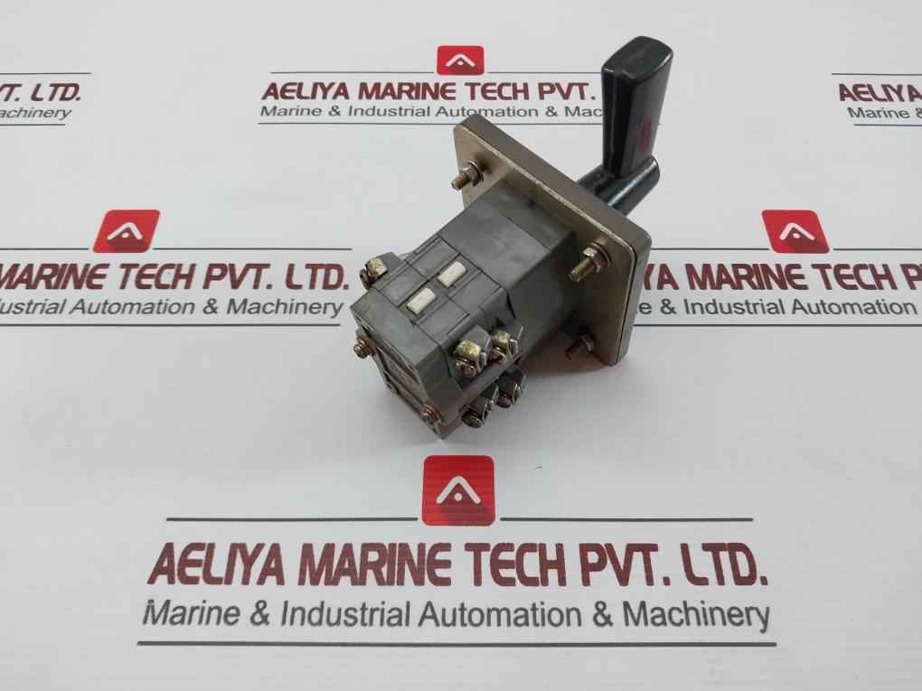Idec Izumi Cs-10 Rotary Cam Switch 600V 10A