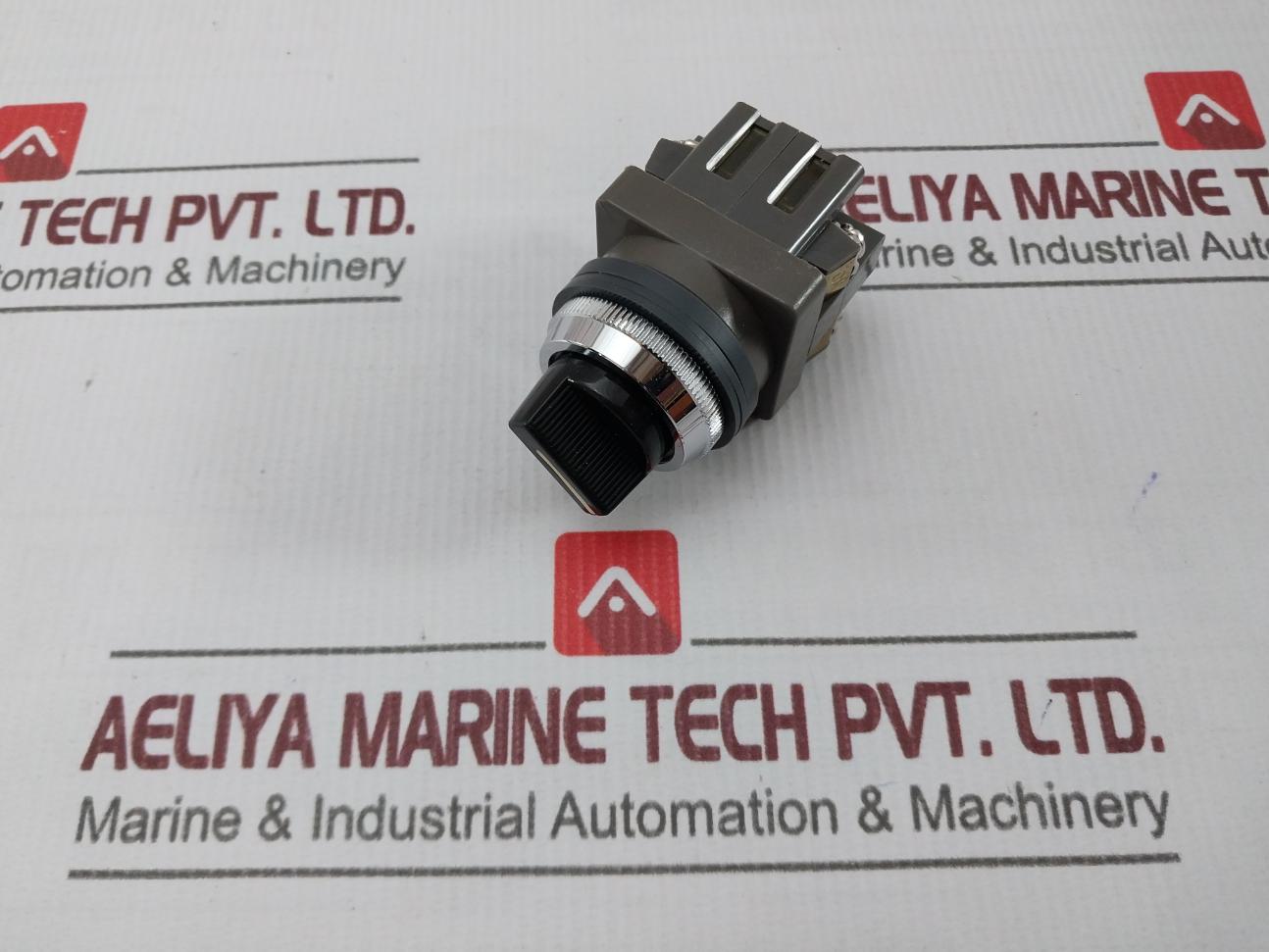 Idec Asn111 Selector Switch 600V/10A