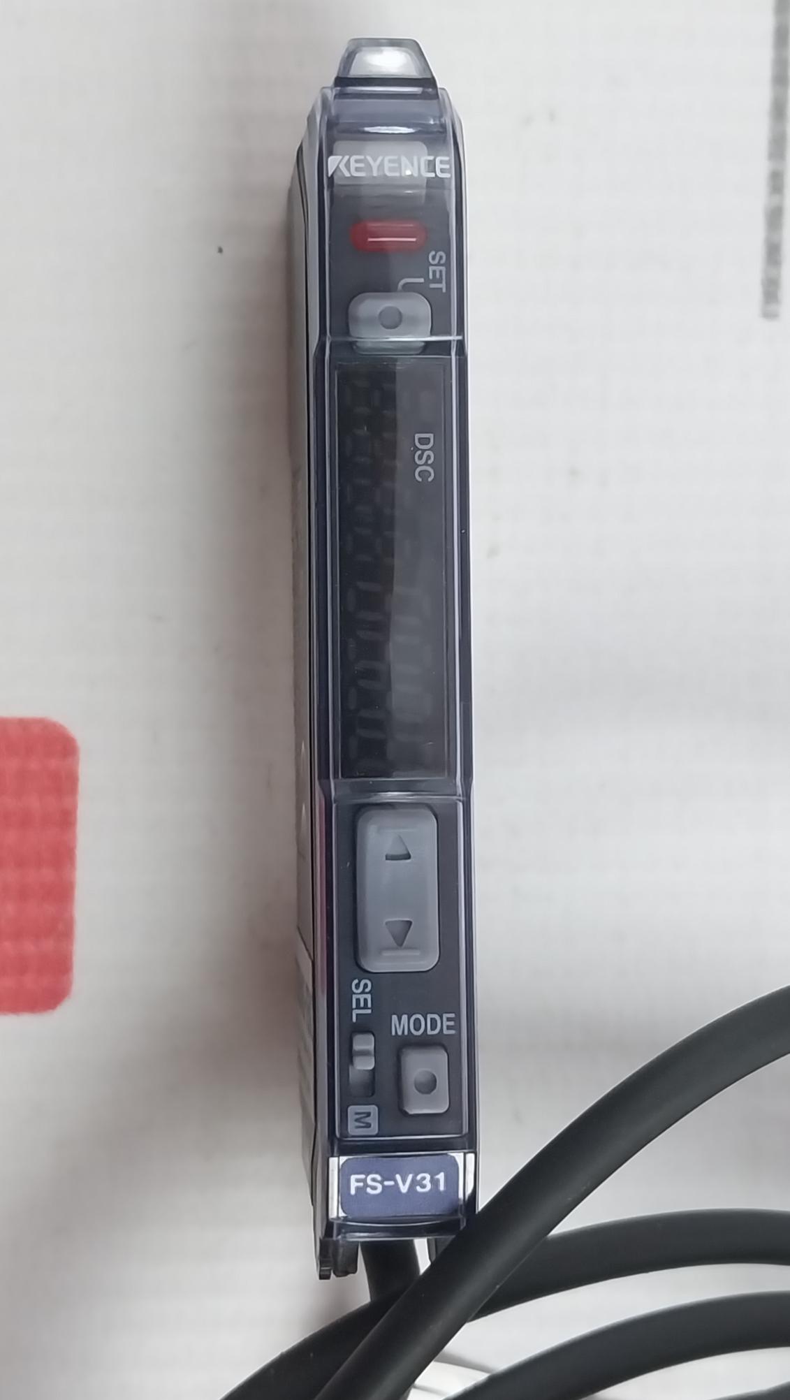 Keyence Fs-v31 Fiber Sensor Amplifier 12–24Vdc