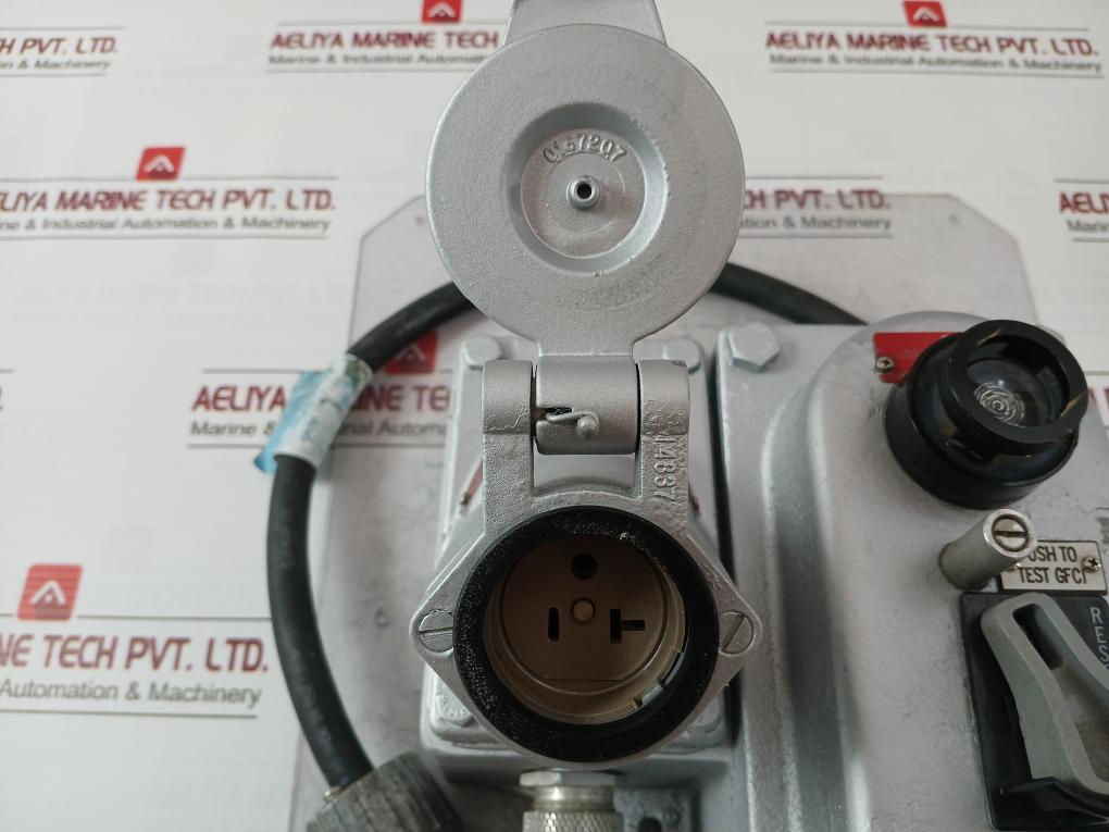 Killark Ugfi20Ad Acceptor-receptacle Interlocked With Switch 120Vac