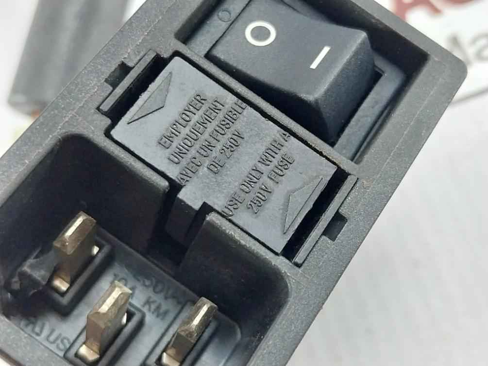 Km Male Power Socket 250V 10A