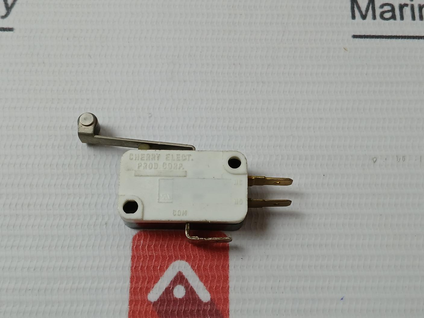 Lot of 2X CHERRY E2150K0 Roller Miniature Pressure Switch 0.1A 125 VAC