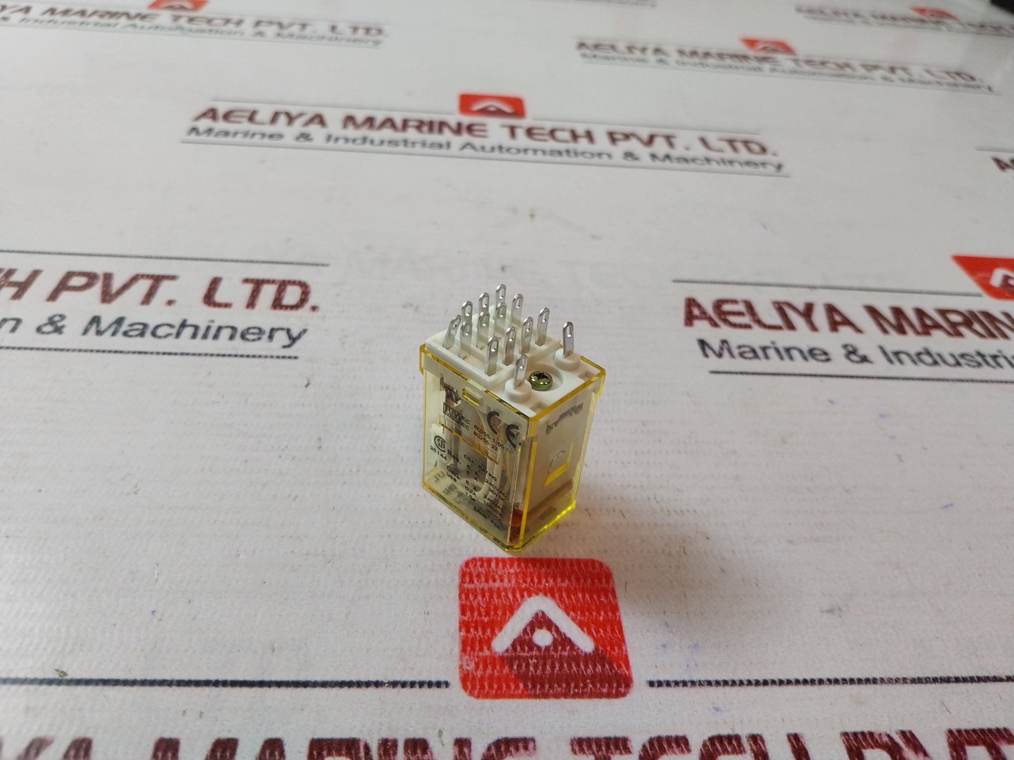 Lot of 2X IDEC RY4S-UL Relay AC110-120V 50/60HZ 5A 240VAC 30VDC