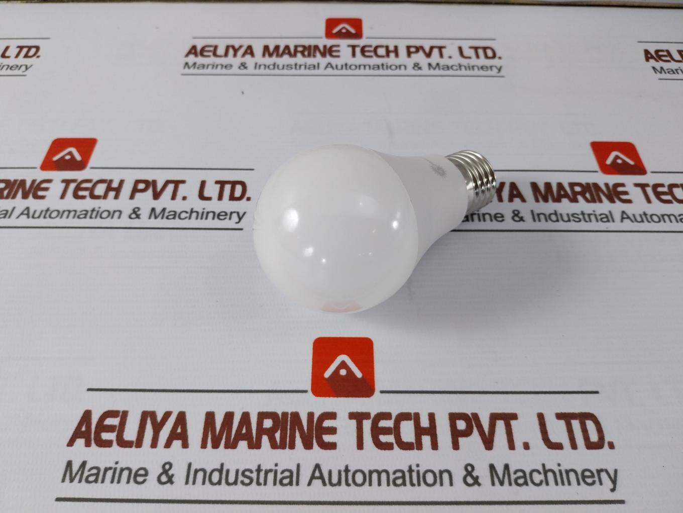 Lot Of 2X OGMAX 231004 LED Bulb 100–265VAC 9W