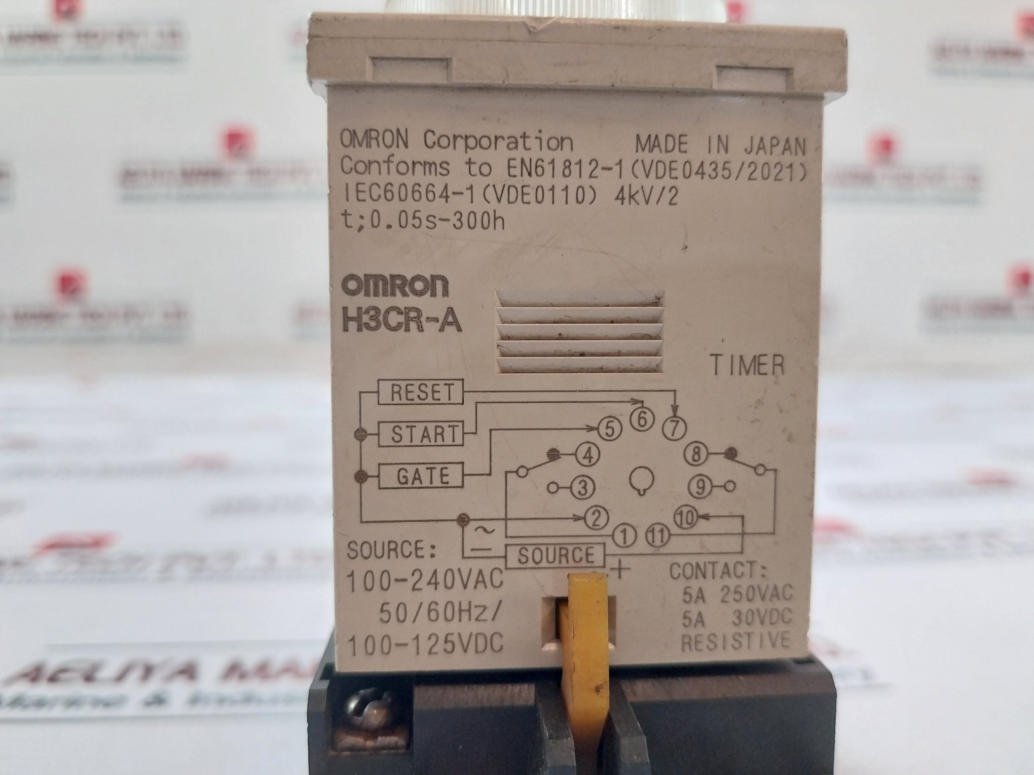 Lot of 2X OMRON H3CR-A Timer Relay with Base 0-30Sec 24-48VAC