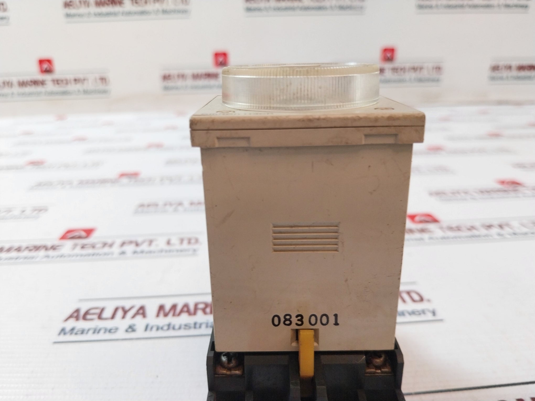 Lot of 2X OMRON H3CR-A Timer Relay With Base 100-240VAC 50/60Hz