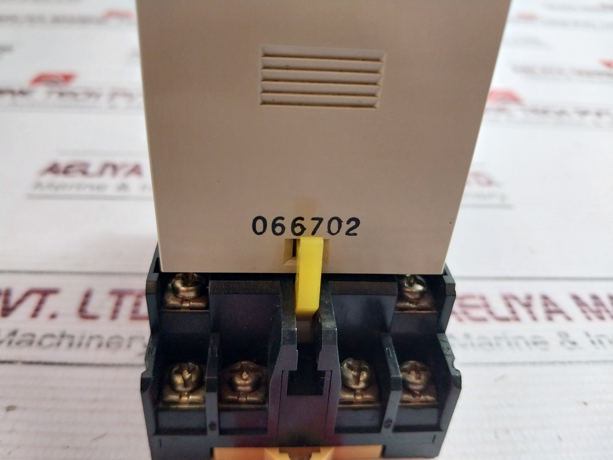 Lot of 2X OMRON H3CR-A Timer With Base 0-3 Sec 24VDC/AC