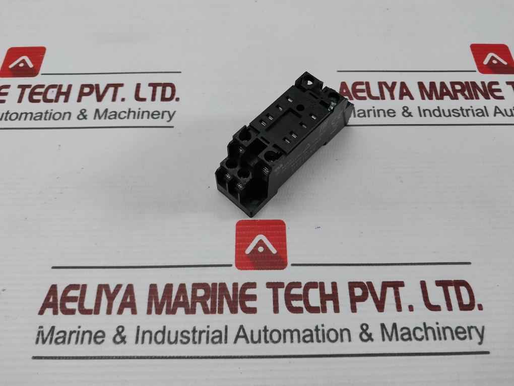 Lot Of 2X Omron Pyf08A-e Relay Socket 7A 250Vac