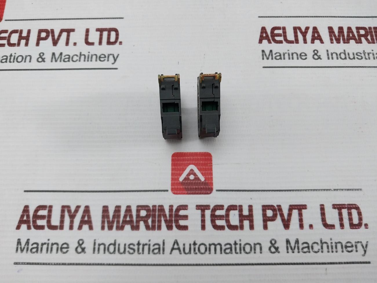 Lot Of 2X Schneider 10A Contact Block Zen-l1111
