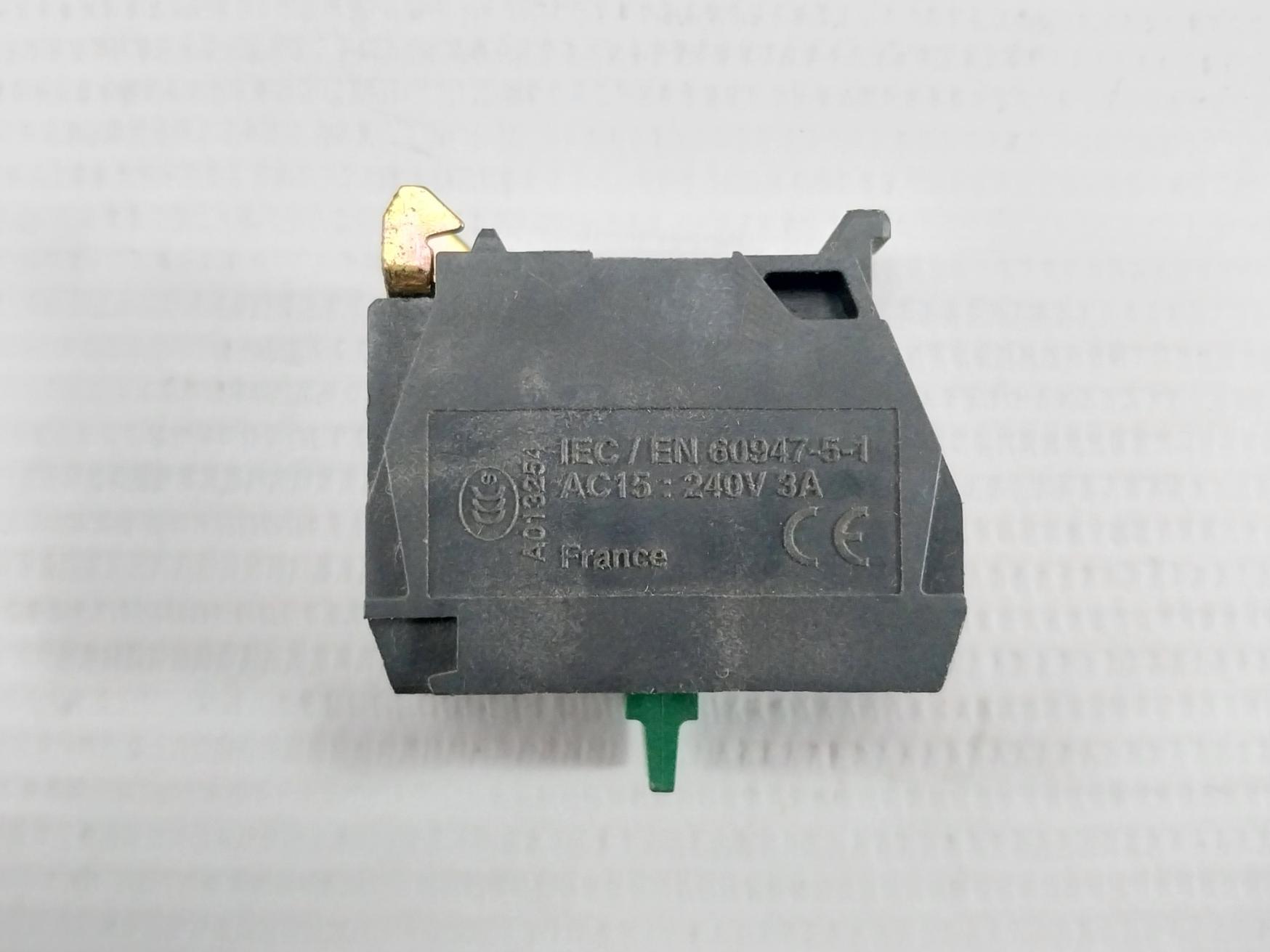 Lot Of 2X Schneider 10A Contact Block Zen-l1111