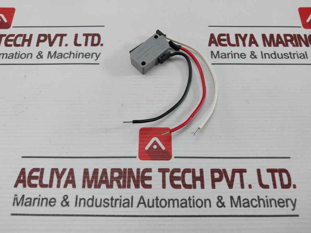 Lot Of 2X Yamatake-honeywell V-5211E-043 Microswitch For Anti-surge System 11A 2