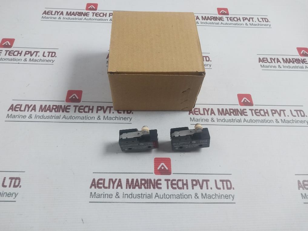 Lot Of 2X Z-15Gw22-b Omron Roller Lever Limit Switch