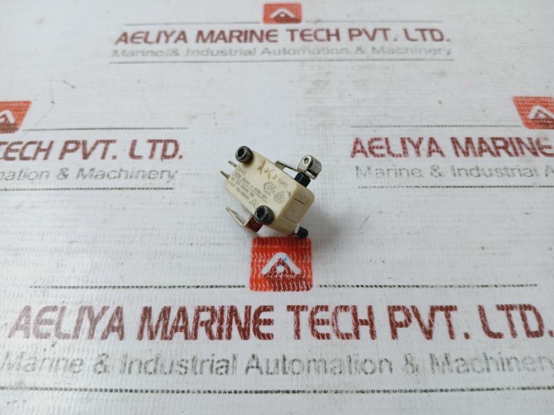 Lot of 5X Cherry D44X Pushbutton Micro Switch 10A 125-250VAC T85