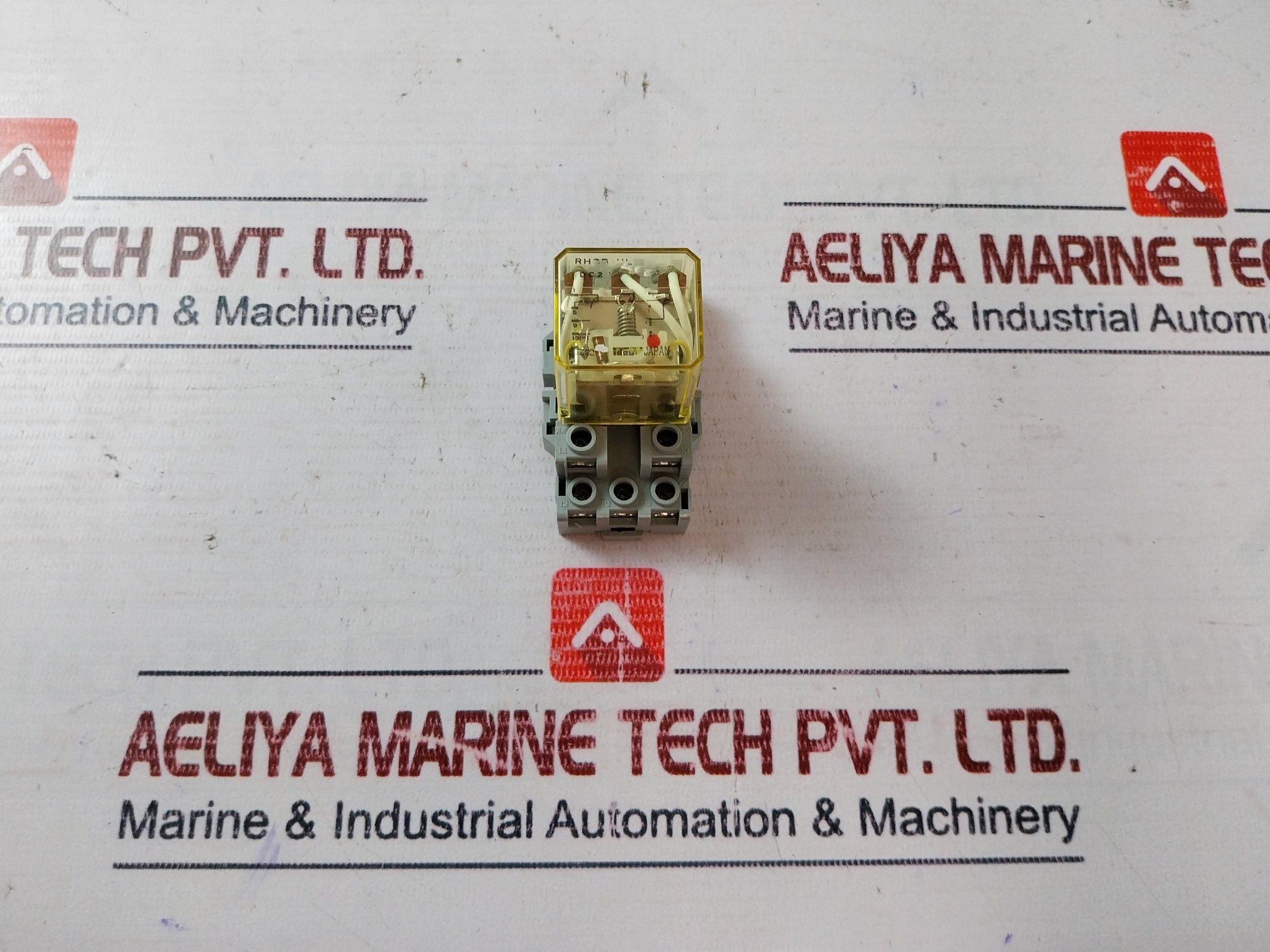 Lot of 6X IDEC RH3B-UL Relay with Base 10A 120VAC