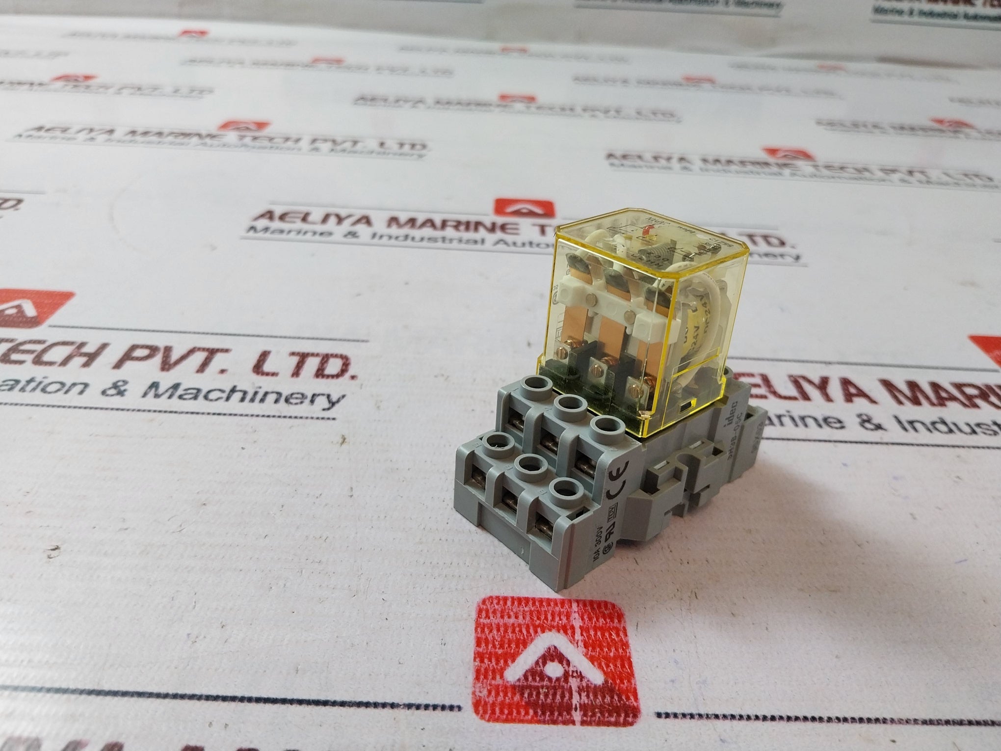 Lot of 6X IDEC RH3B-UL Relay with Base 10A 120VAC