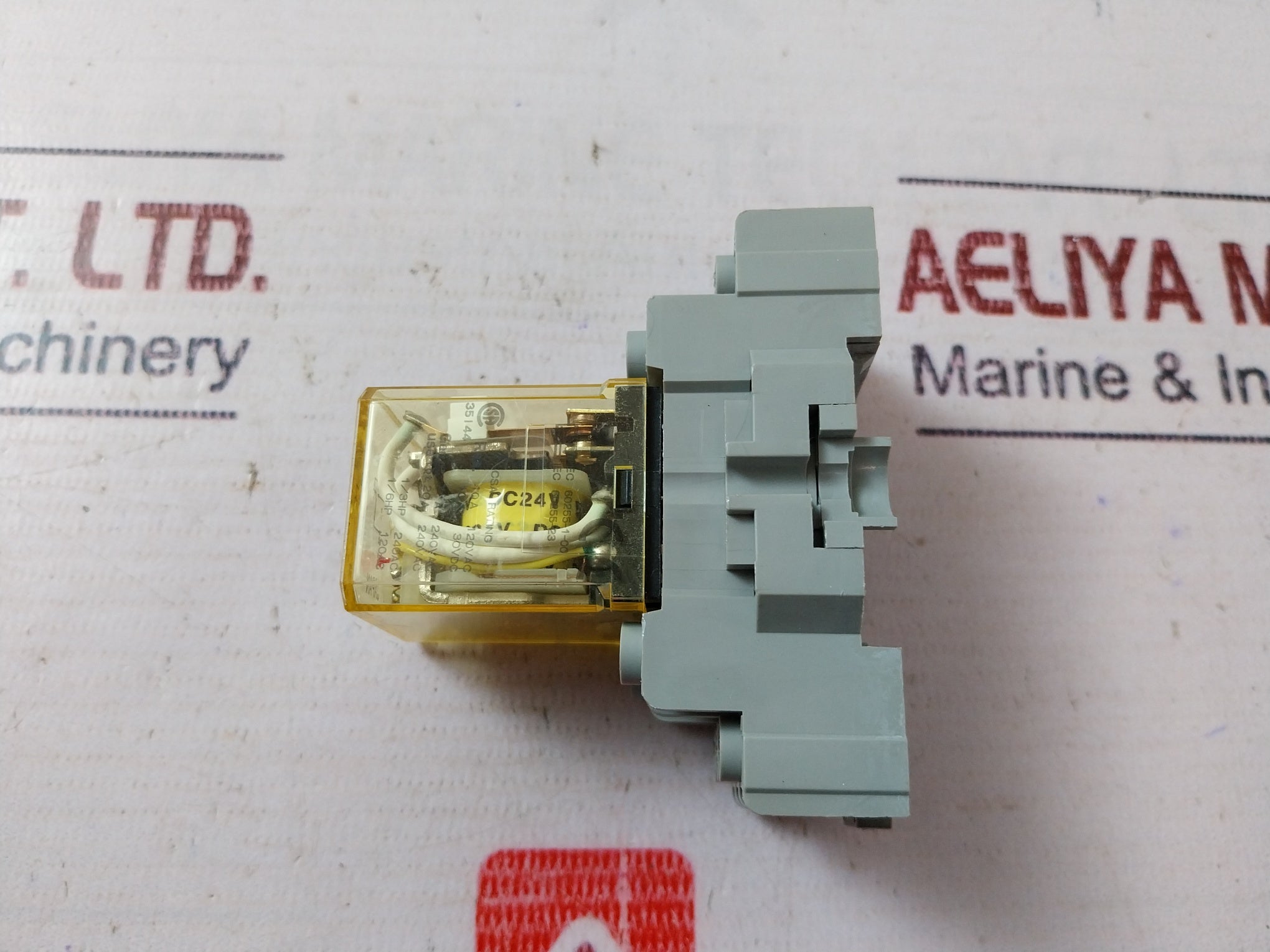 Lot of 6X IDEC RH3B-UL Relay with Base 10A 120VAC