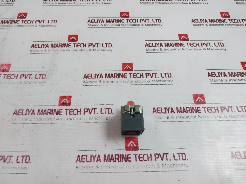 Lot of 7X Teknic 2 LHLR Red LED Indicator 240 AC IEC/EN 60947-5-1