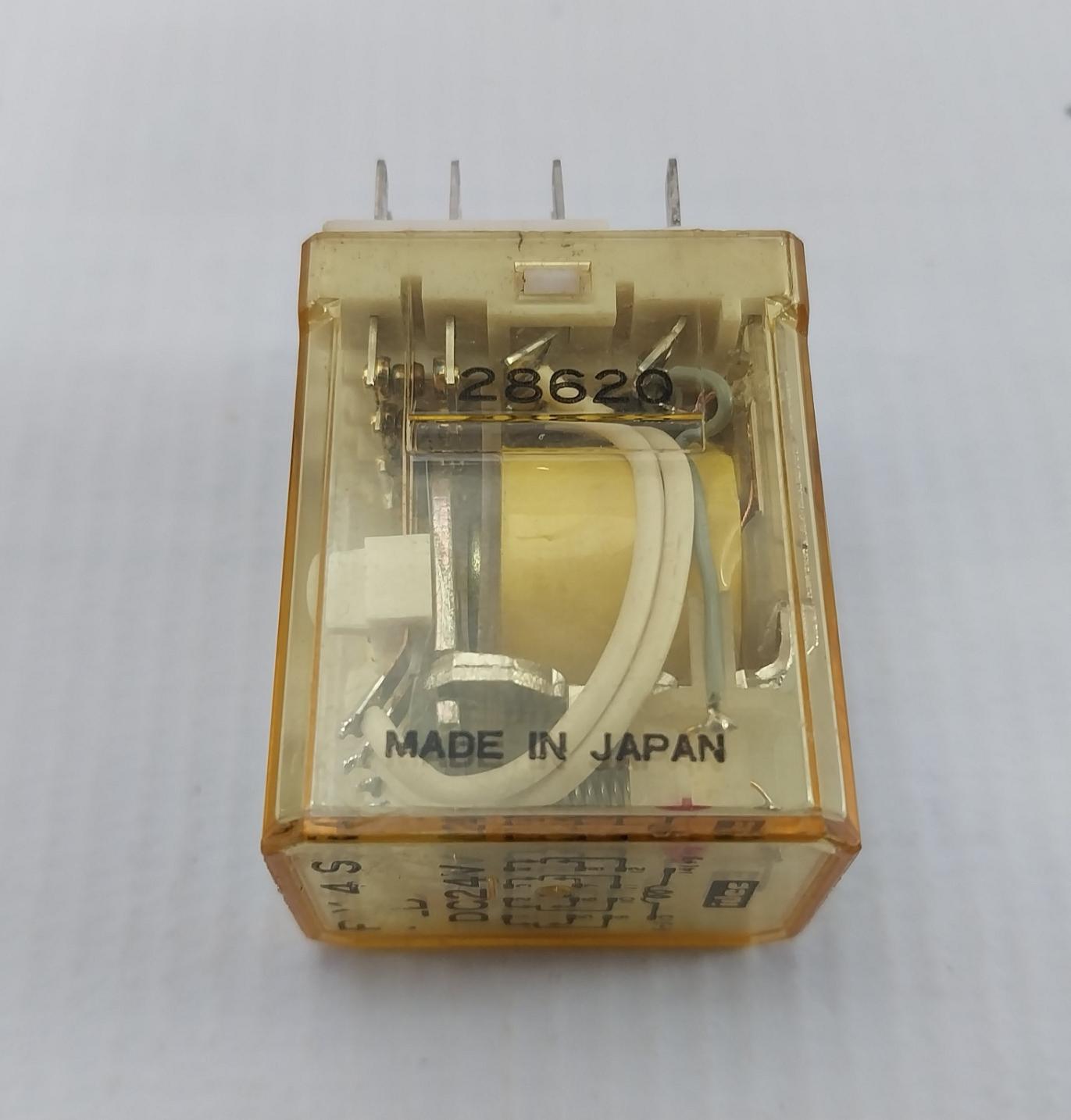 Lot of 2X IDEC RY4S-LD Relay DC24V