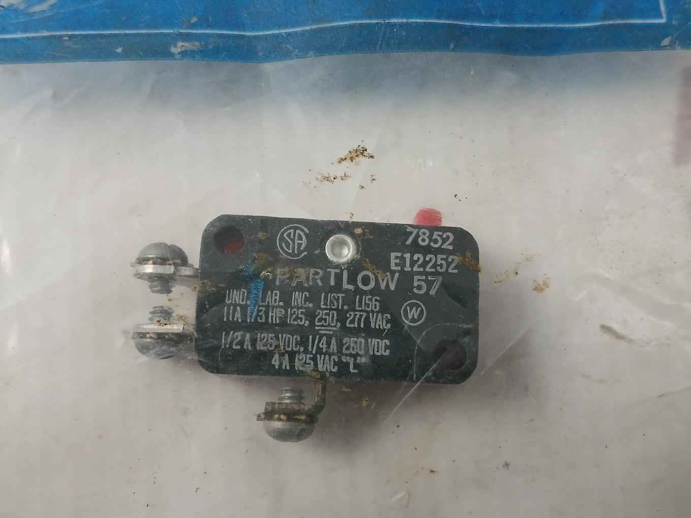 Lot Of 2X Micro Switch E12252 Miniature Snap-action Switch New