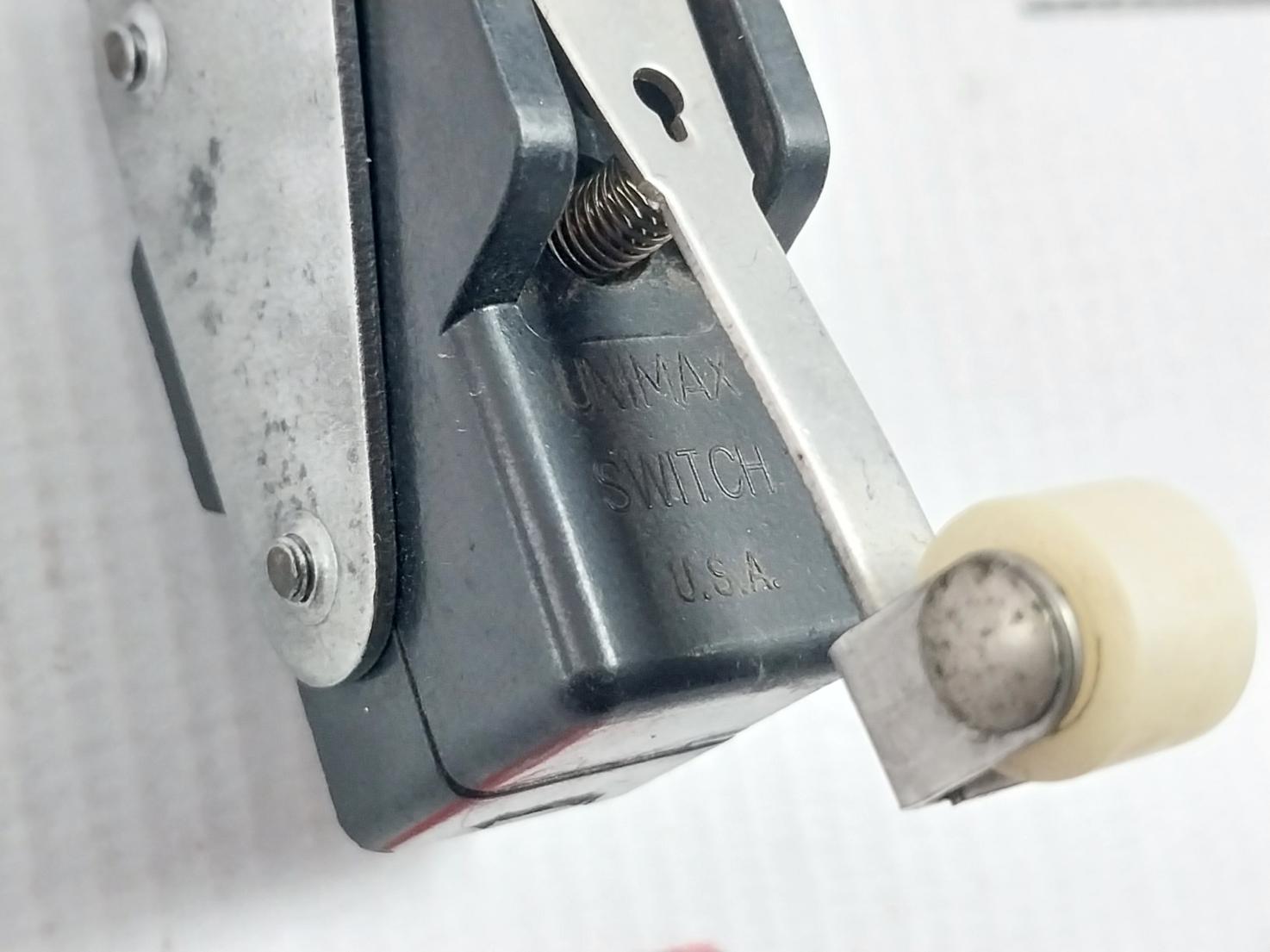 Lot of 2X UNIMAX Micro Switch