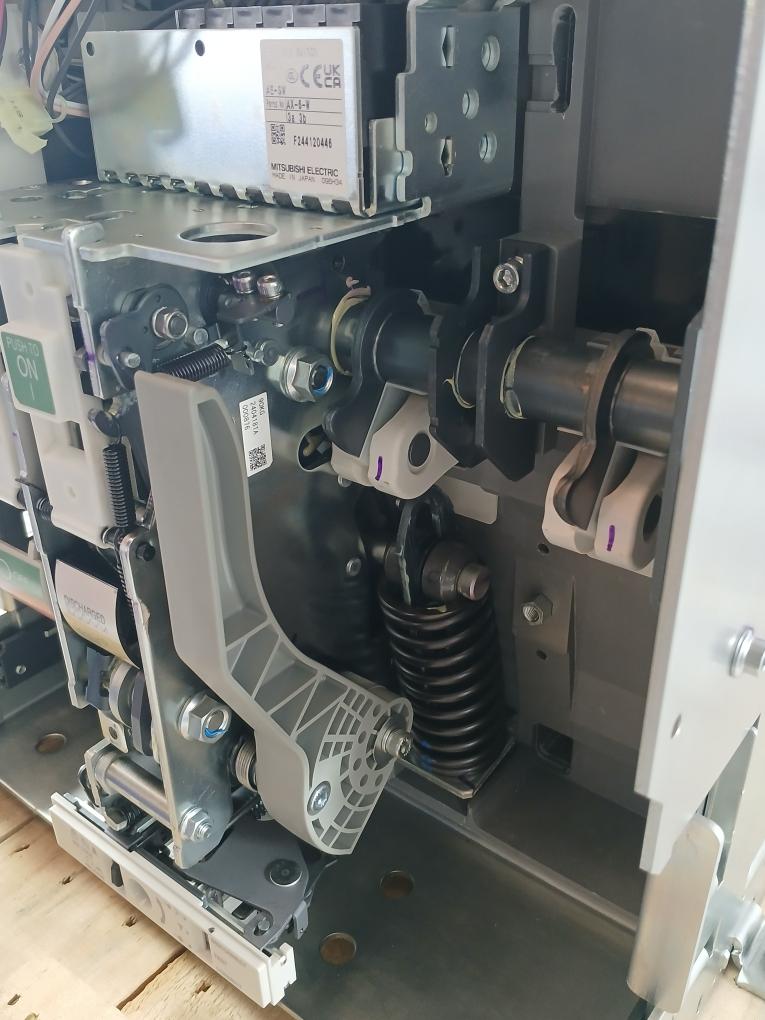 Low-Voltage-Air-Circuit-Breaker-By-Mitsubishi-Ae-Sw-690-Vac-50-60hz-Ae1600-Sw-13