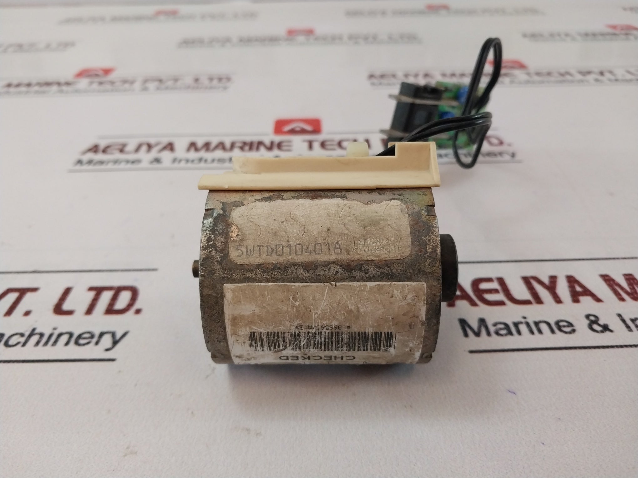 Merlin Gerin 685 654 Xf-e Closing Release Circuit Breaker 120-60hz-20va