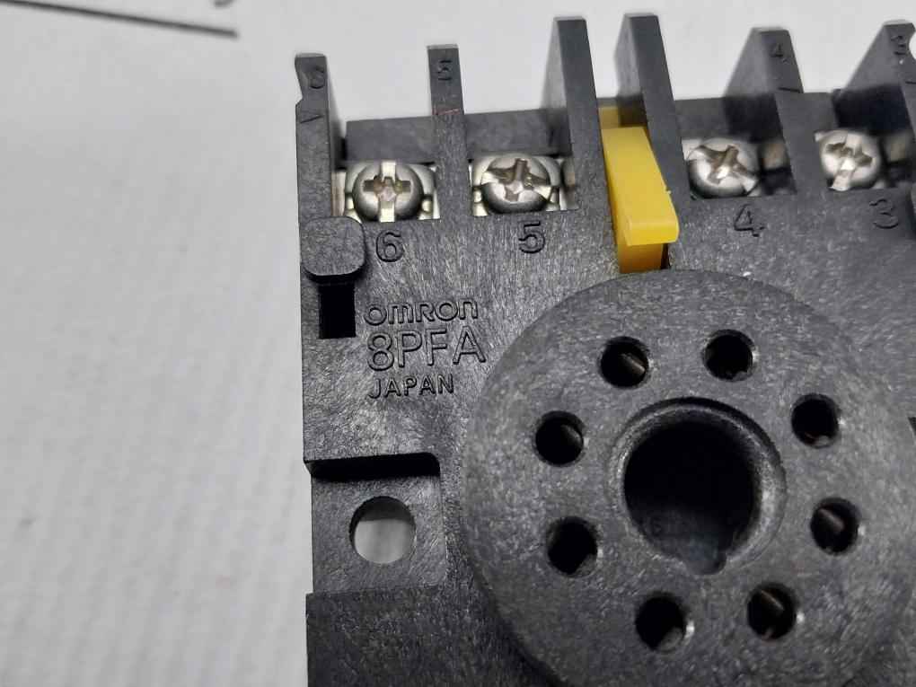Omron 8Pfa Relay Socket 7.5 A,250 V,0758Yk