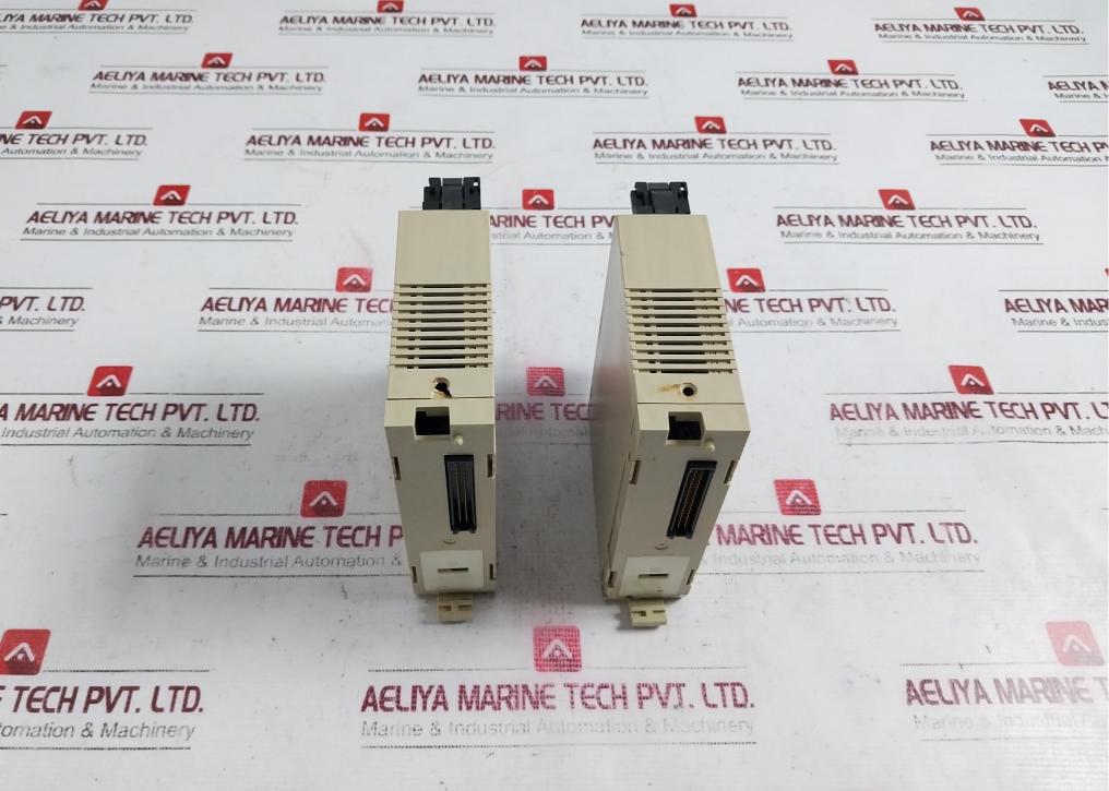 Omron C200H-od211 Output Unit Module 24Vdc Class 2 0.3A/Point