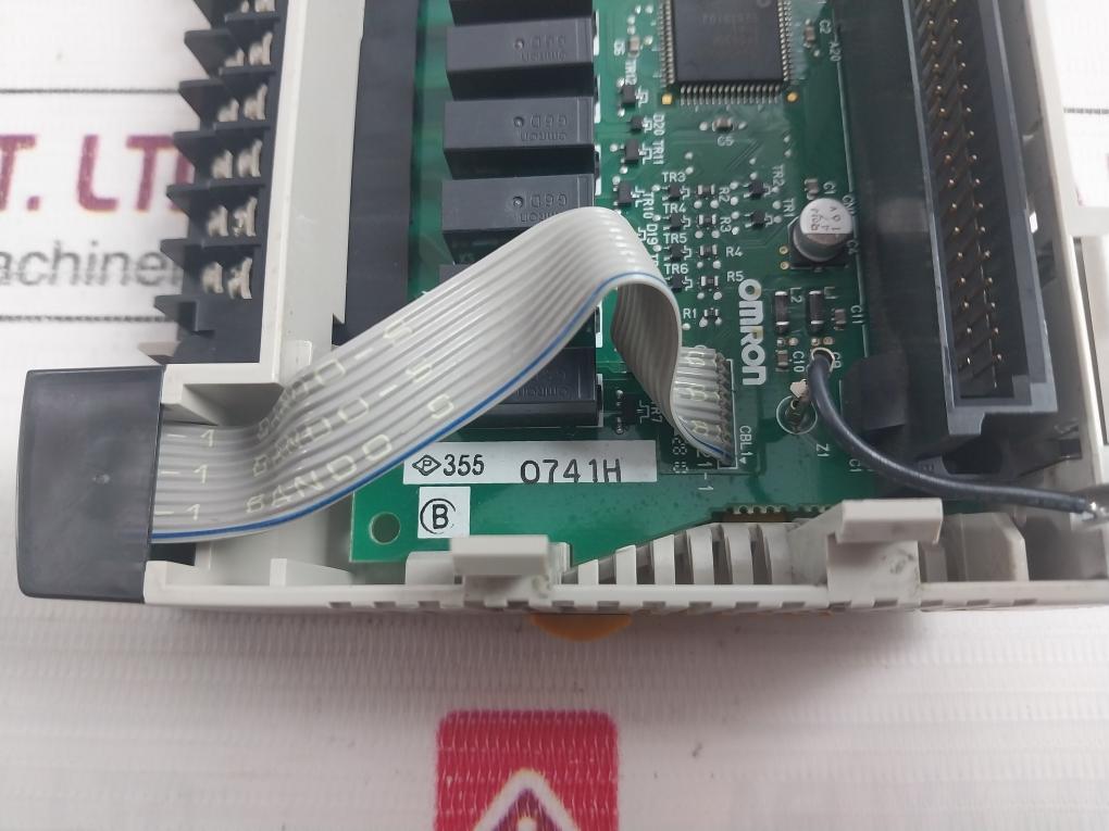Omron Cqm1-oc222 Output Unit 94V-0 8 Point