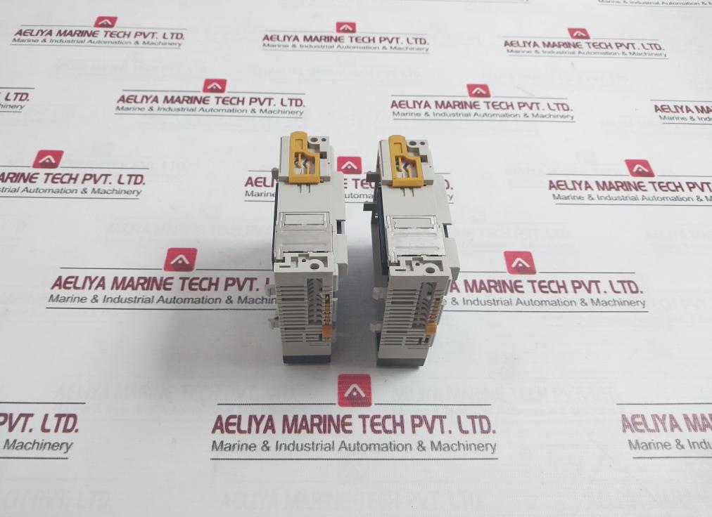 Omron Cqm1-oc222 Output Unit 94V-0 8 Point