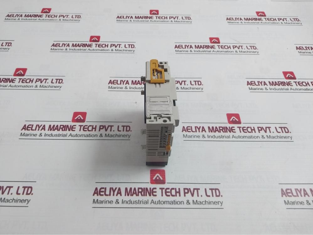 Omron Cqm1-oc222 Output Unit 94V-0 8 Point