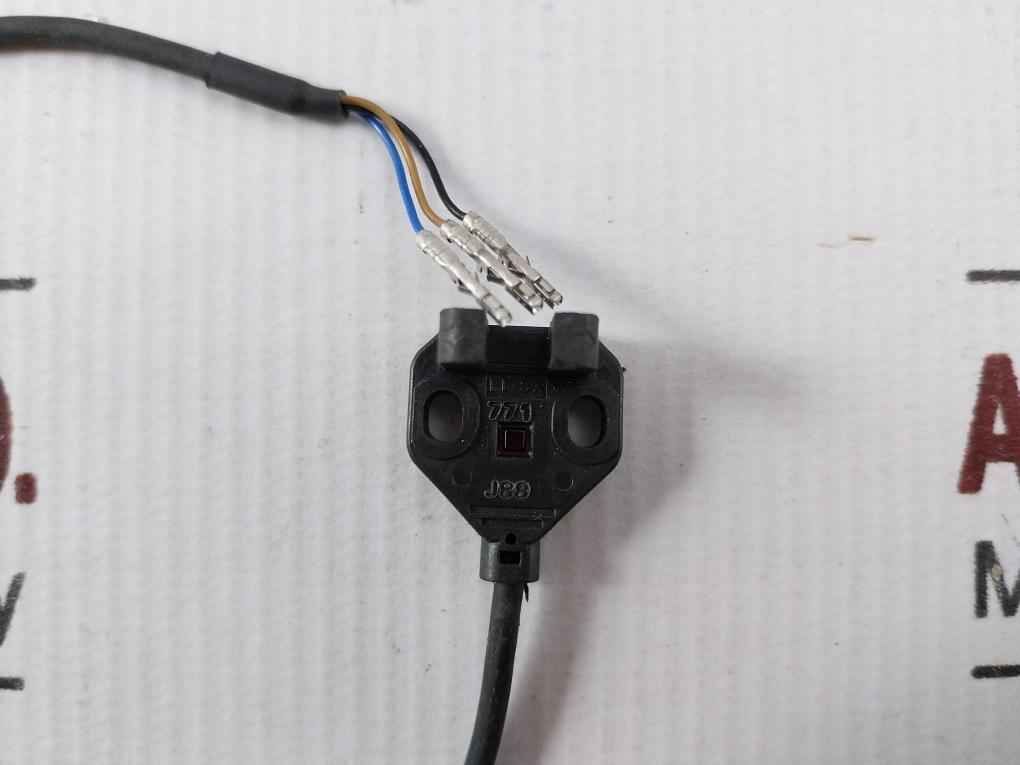 Omron Eesx771-10 Optical Slot Switch Photoelectric Sensor