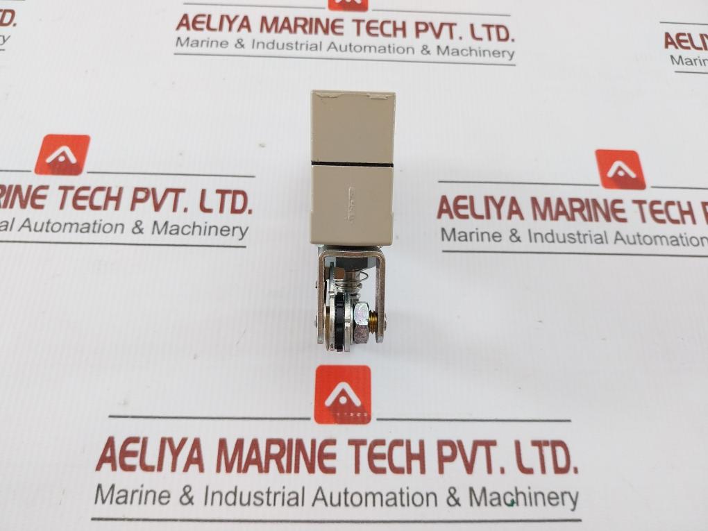 Omron Enclosed Limit Switch Ze-qa2-2 10A 250Vac