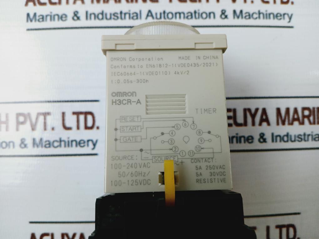 Lot of 2X OMRON H3CR-A Timer With Base 100-240VAC 50/60HZ 0-12 SEC