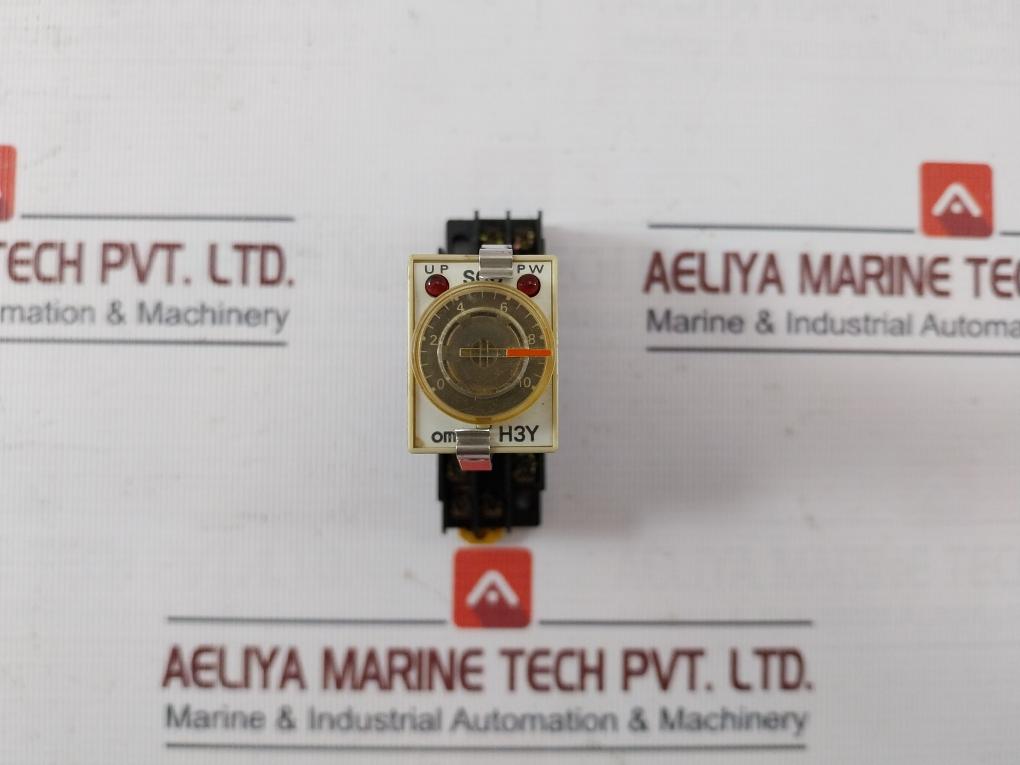 Omron H3Y-2 Solid State Timer Relay With Socket Base Pyf08A 0-10 Sec 100Vac 5A
