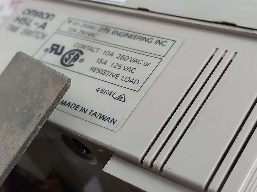 Omron H5L-a Time Switch 12A 250Vac 50/60Hz