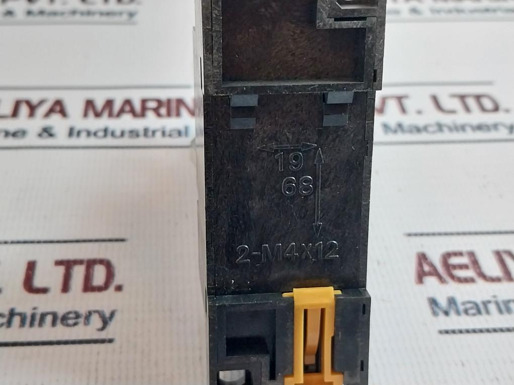 Omron Ly2N-cr Power Relay With Base 200/220 Vac