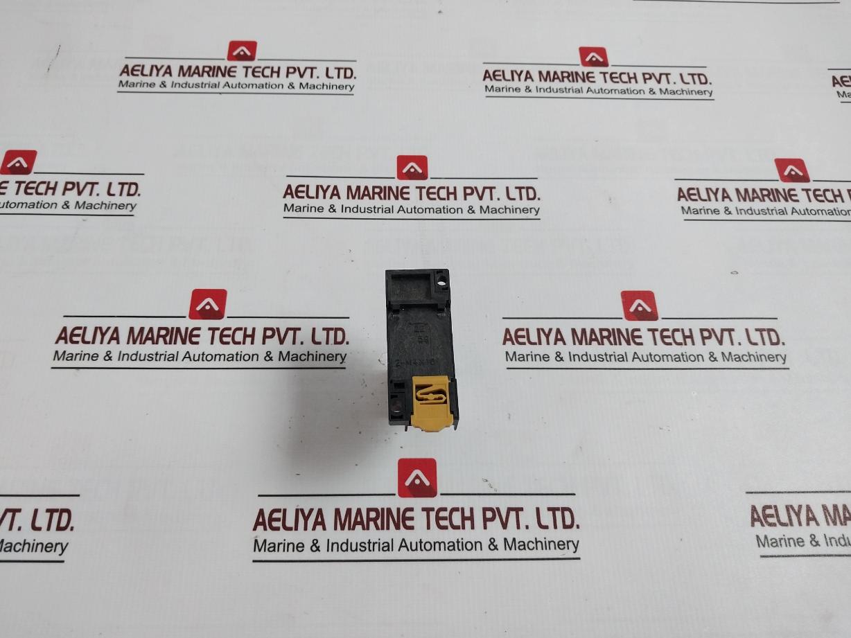 Omron My4 Miniature Power Relay With Base 220/240Vac (S) 5A 250Vac 30Vdc