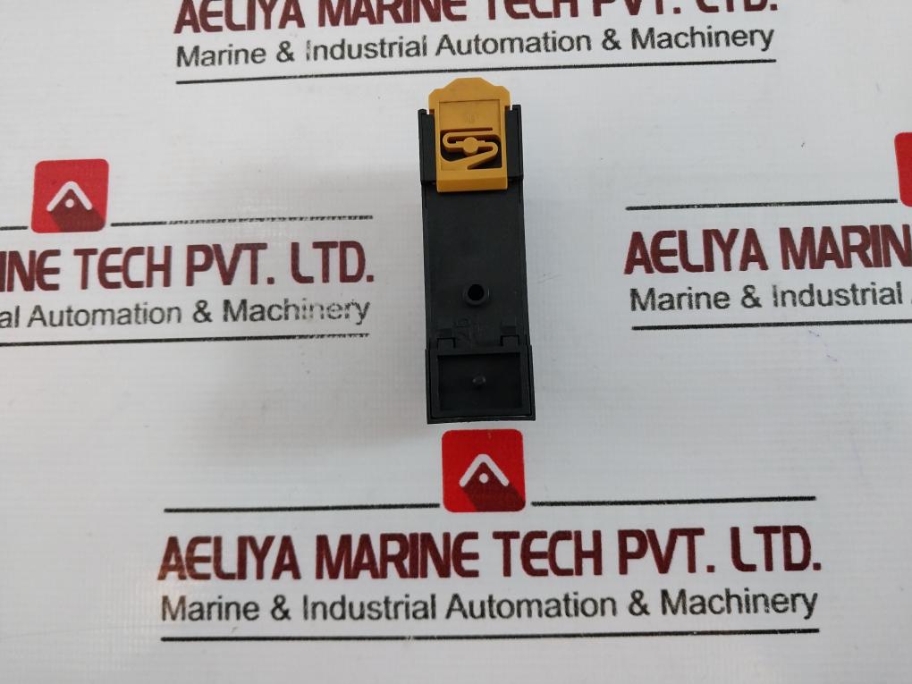 Omron Pyf-08A-p Din Rail/Surface Mounting 8-pin Socket 1620W1