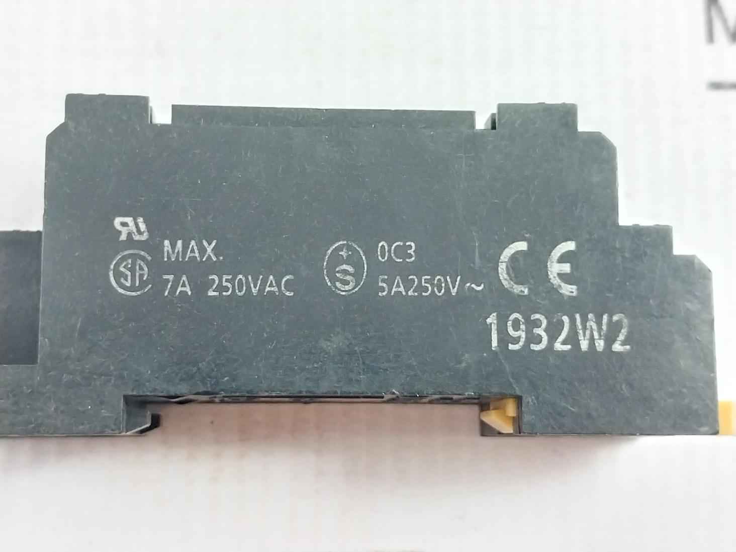 Omron Pyf08A-e Relay Socket Base 7A 250V
