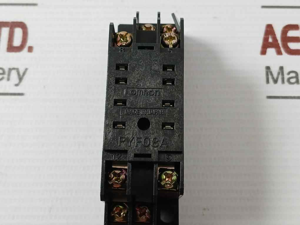 Omron Pyf08A Relay Base Module