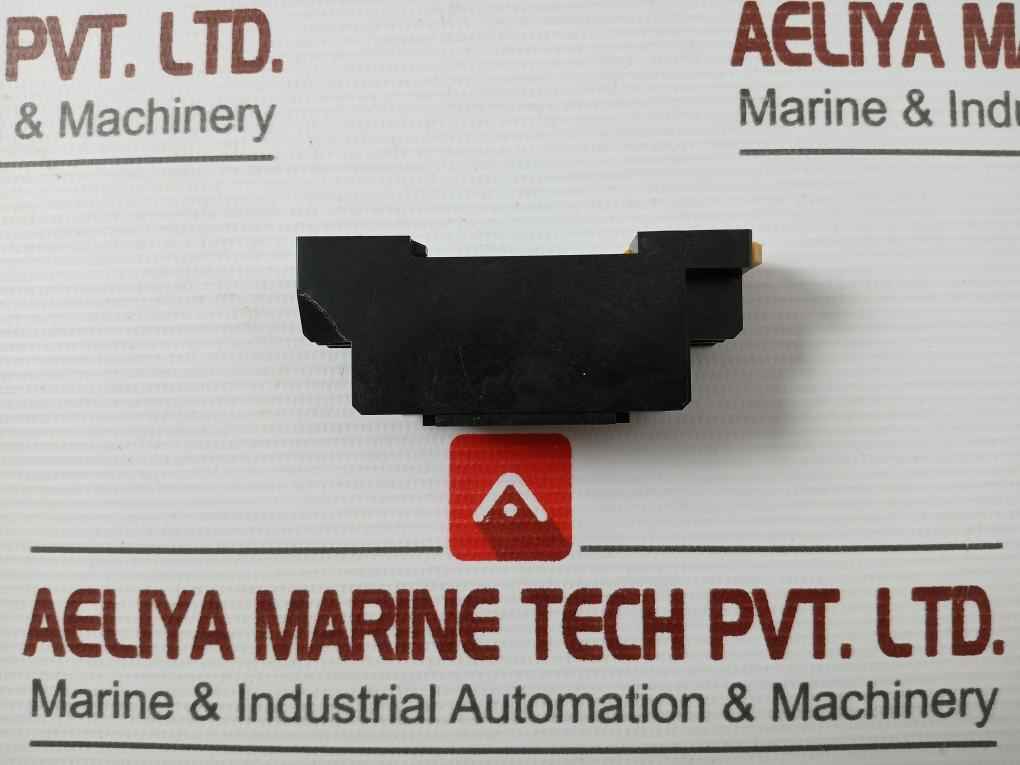 Omron Pyf08A Relay Base Module